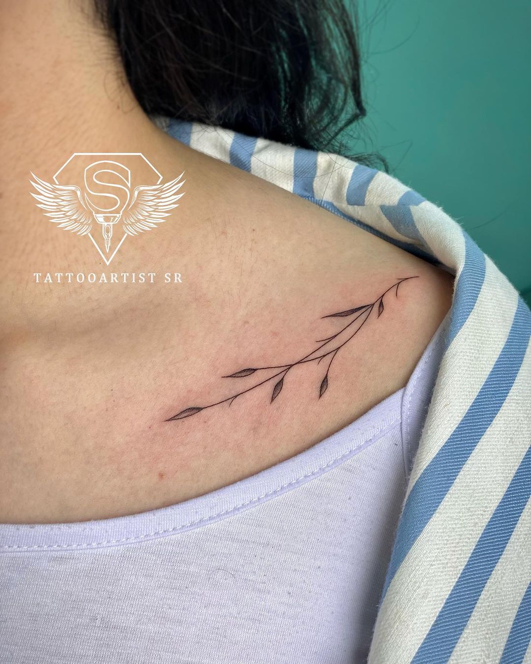 Minimalist Leaf Tattoo Design