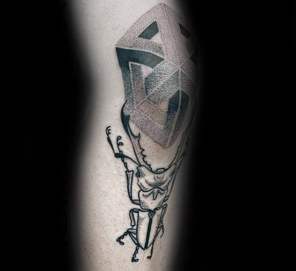 d shape geometric scarab bettle mens knee cap tattoo