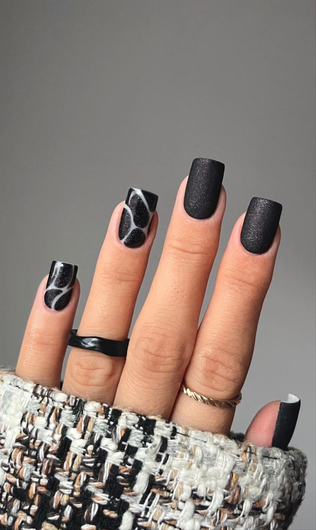 Cool black nail design for winter nails