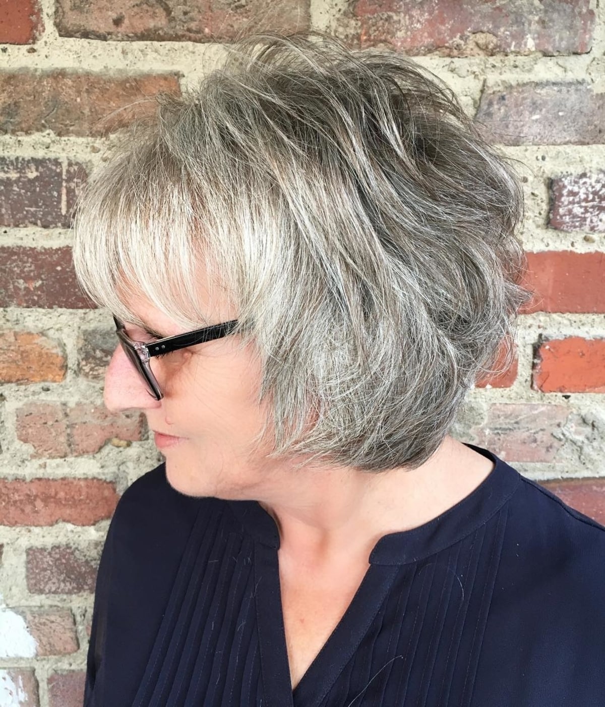 short shag cut for women with glasses