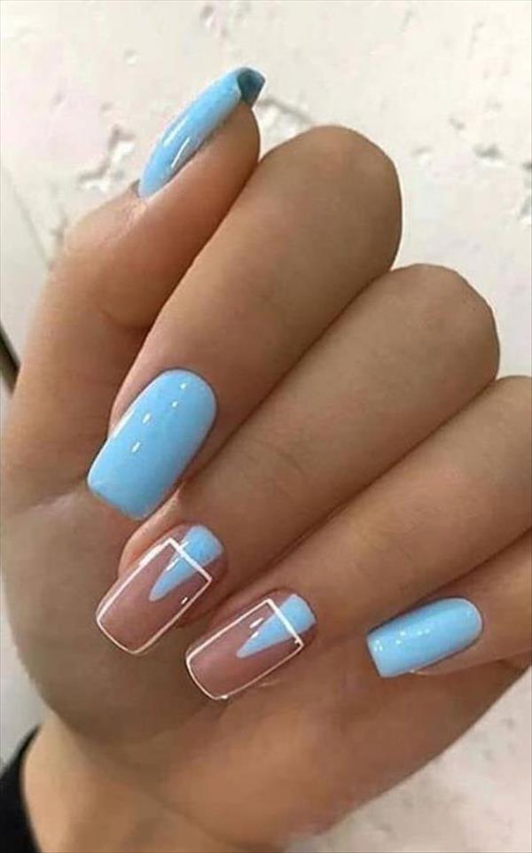 Acrylic short square nails with a sense of design