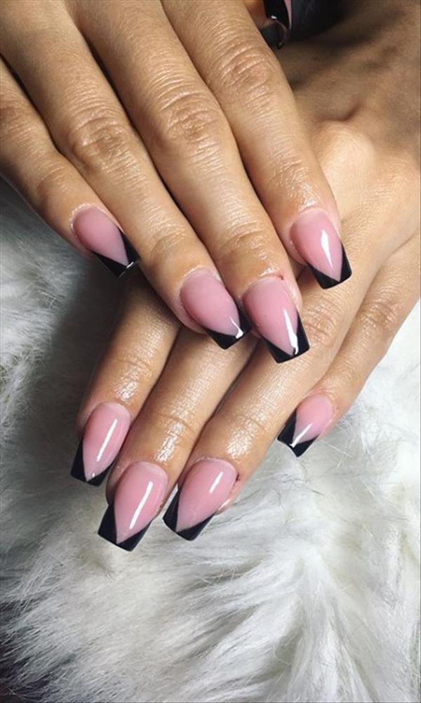 Short square nails with a sense of design