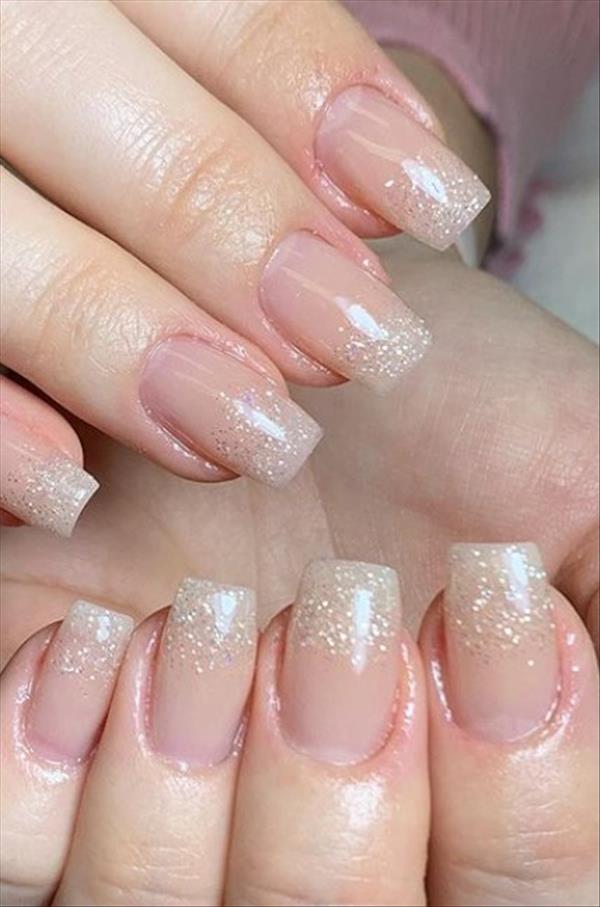 Short square nails with fine flash