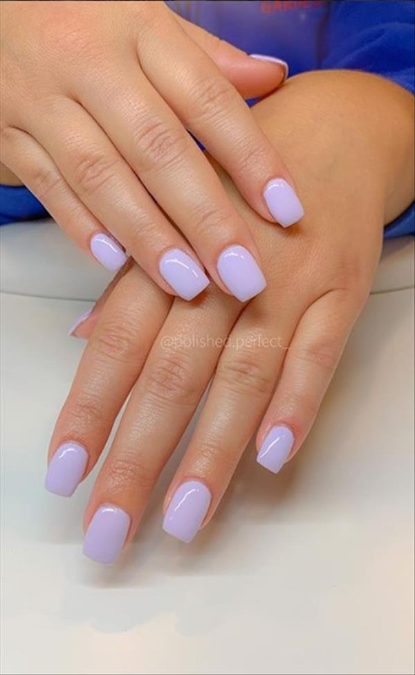 Short square nails with relatively simple style