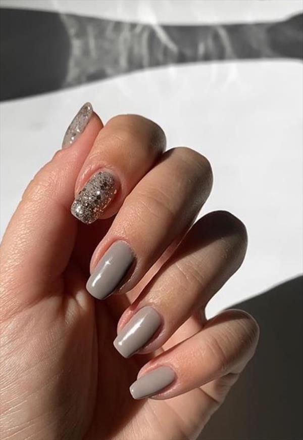 Sparkling Acrylic short square nails