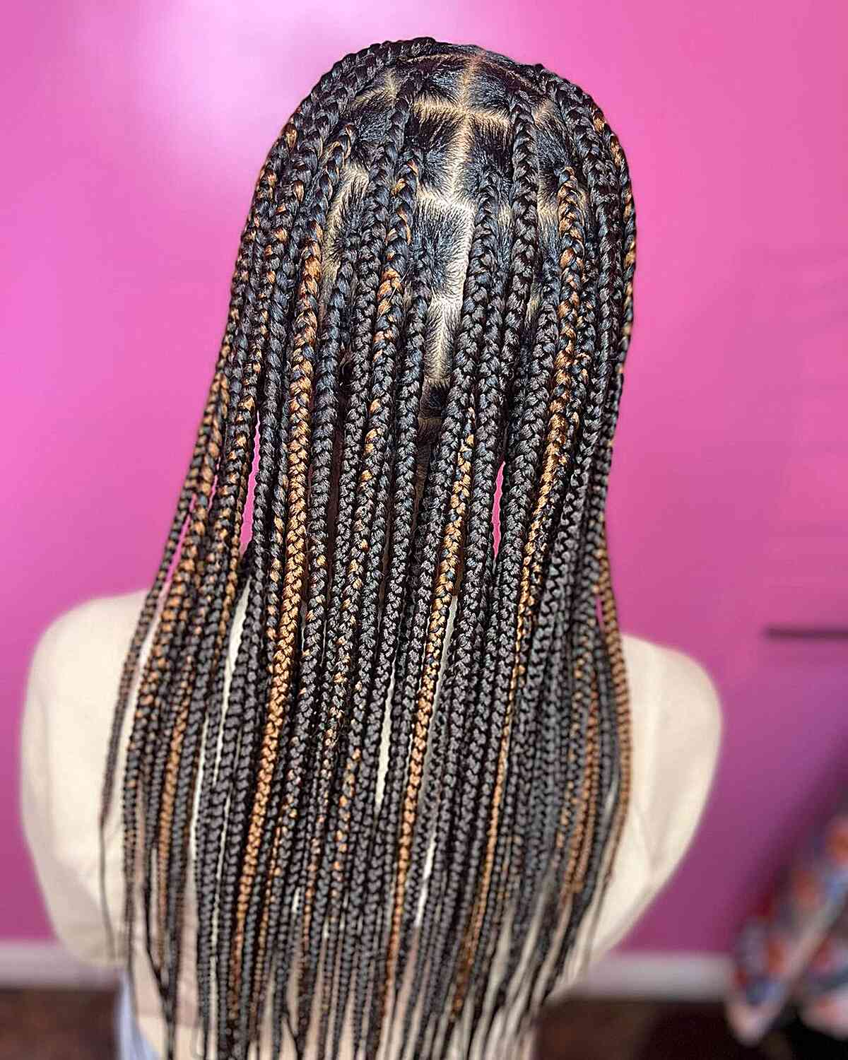 black box knotless braids with hints of honey blonde
