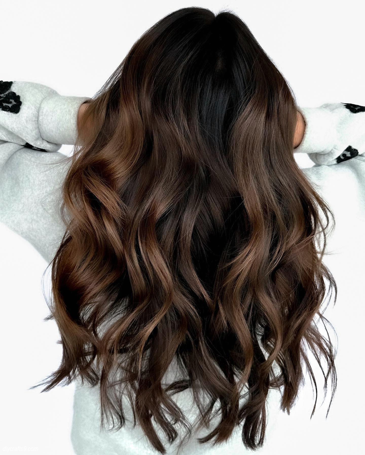 Wavy Hair With Caramel Highlights
