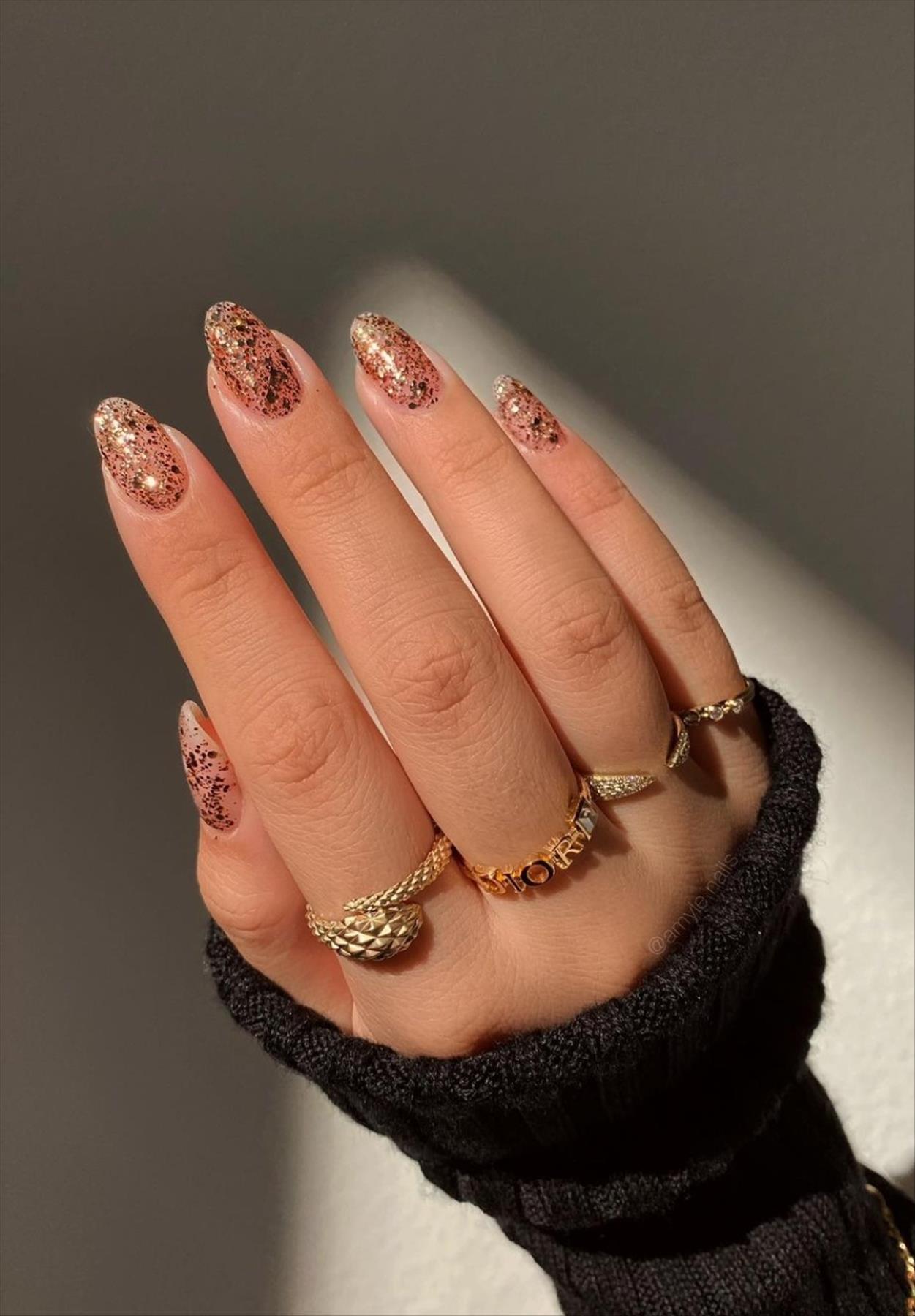 shimmy winter nails design